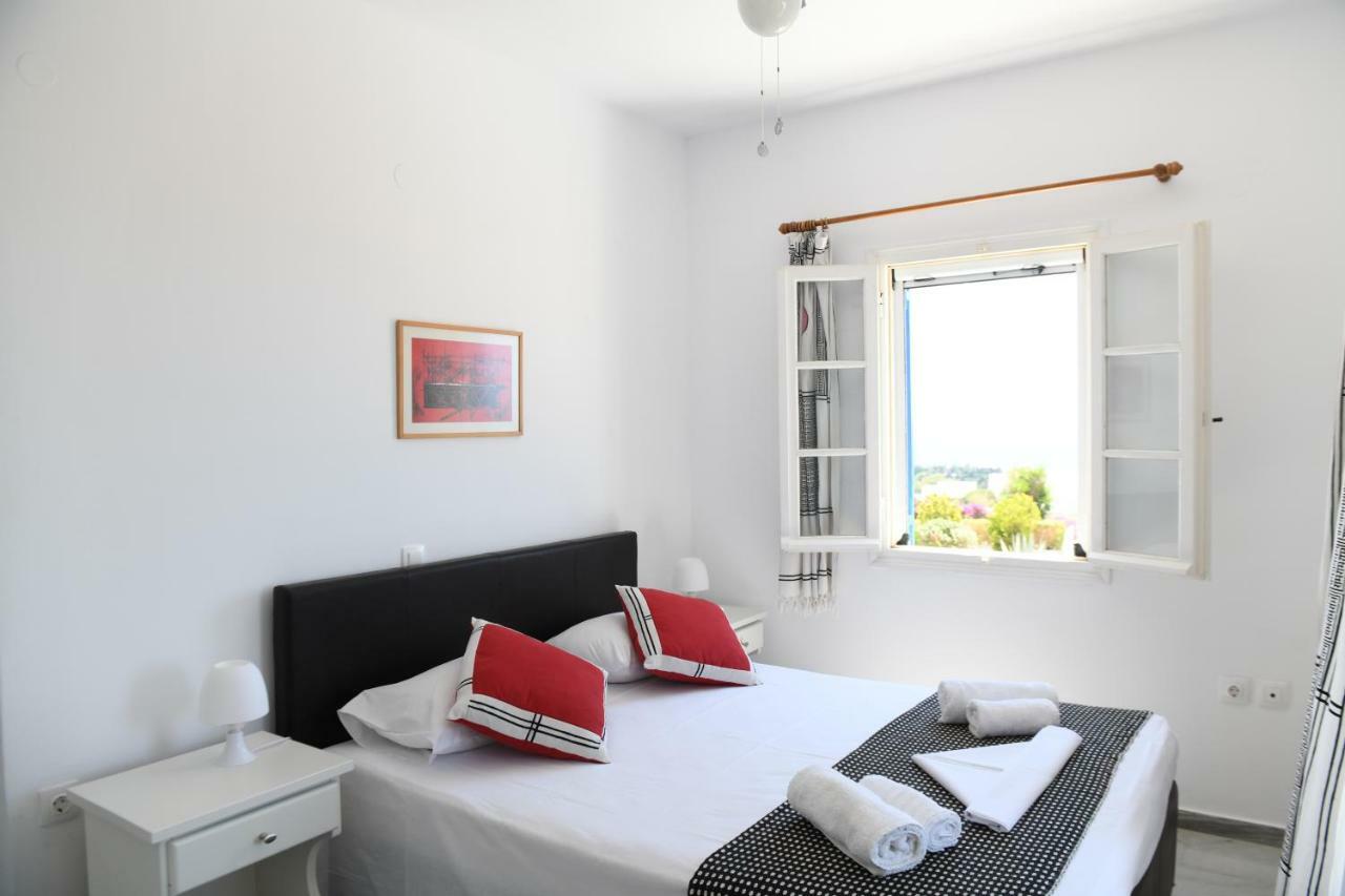 Dryades Family Hotel Drios Bagian luar foto