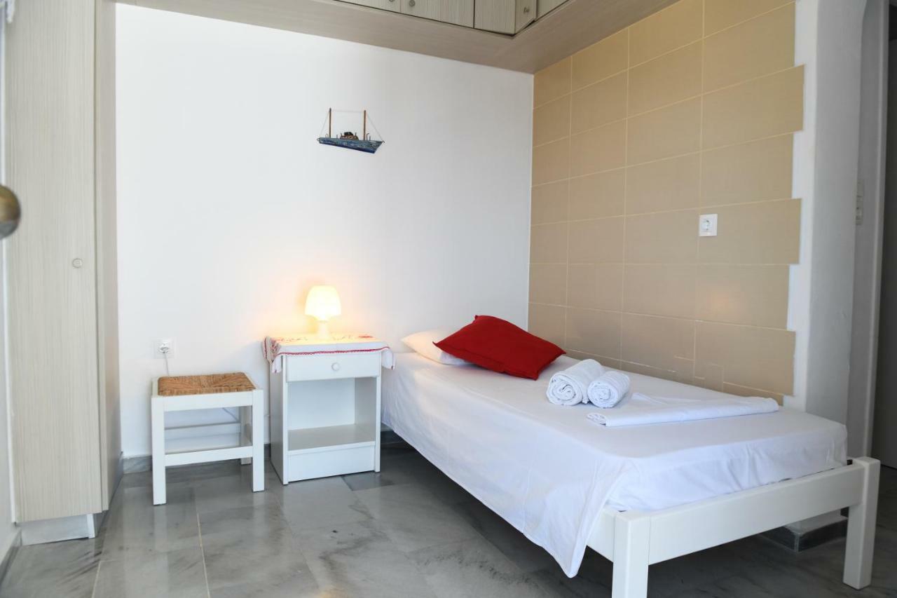Dryades Family Hotel Drios Bagian luar foto