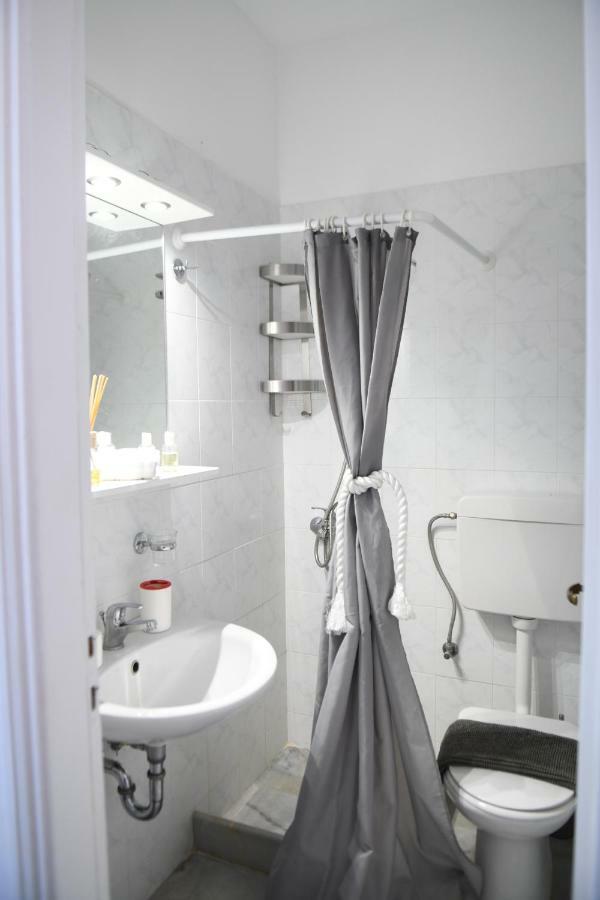 Dryades Family Hotel Drios Bagian luar foto