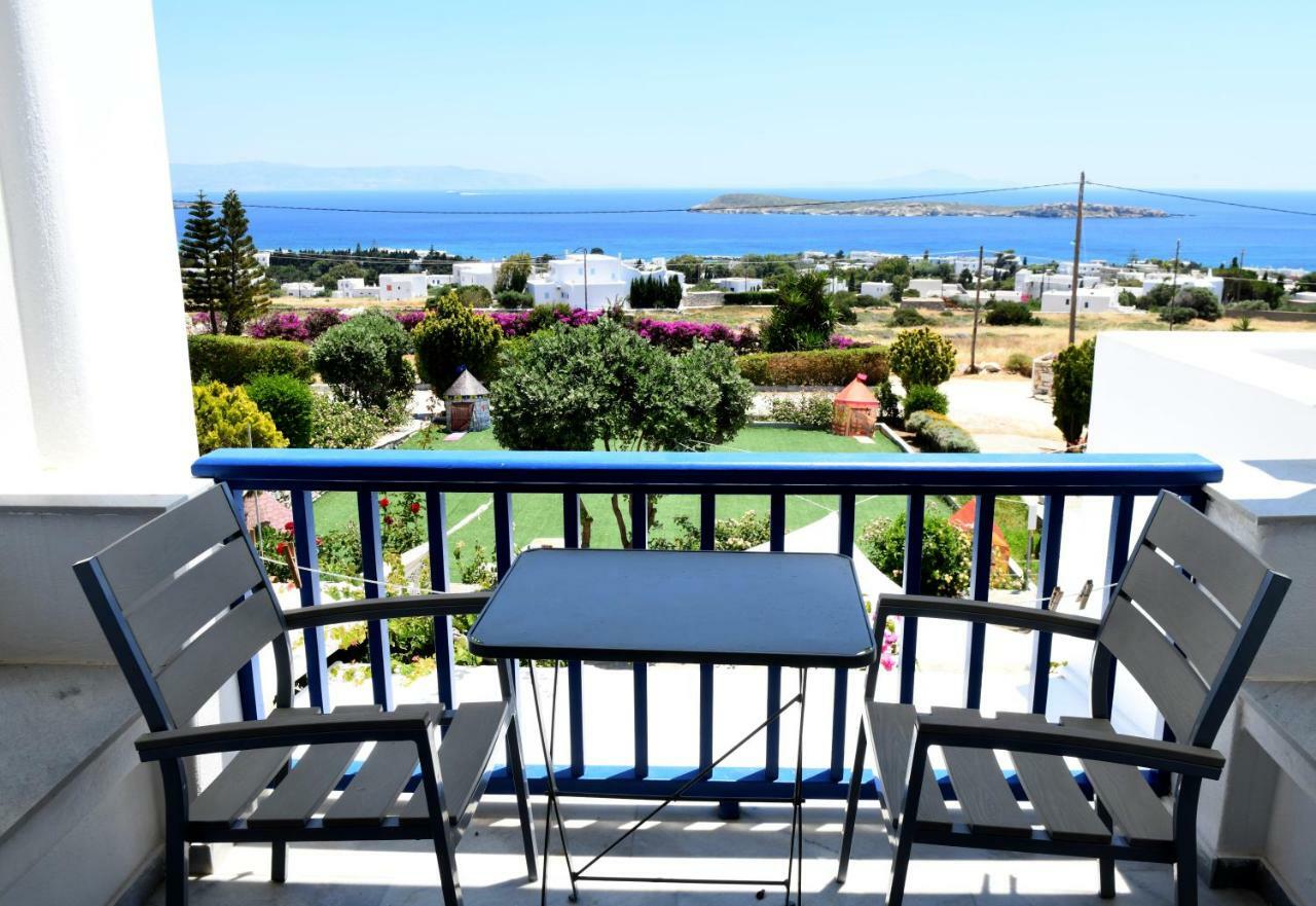 Dryades Family Hotel Drios Bagian luar foto