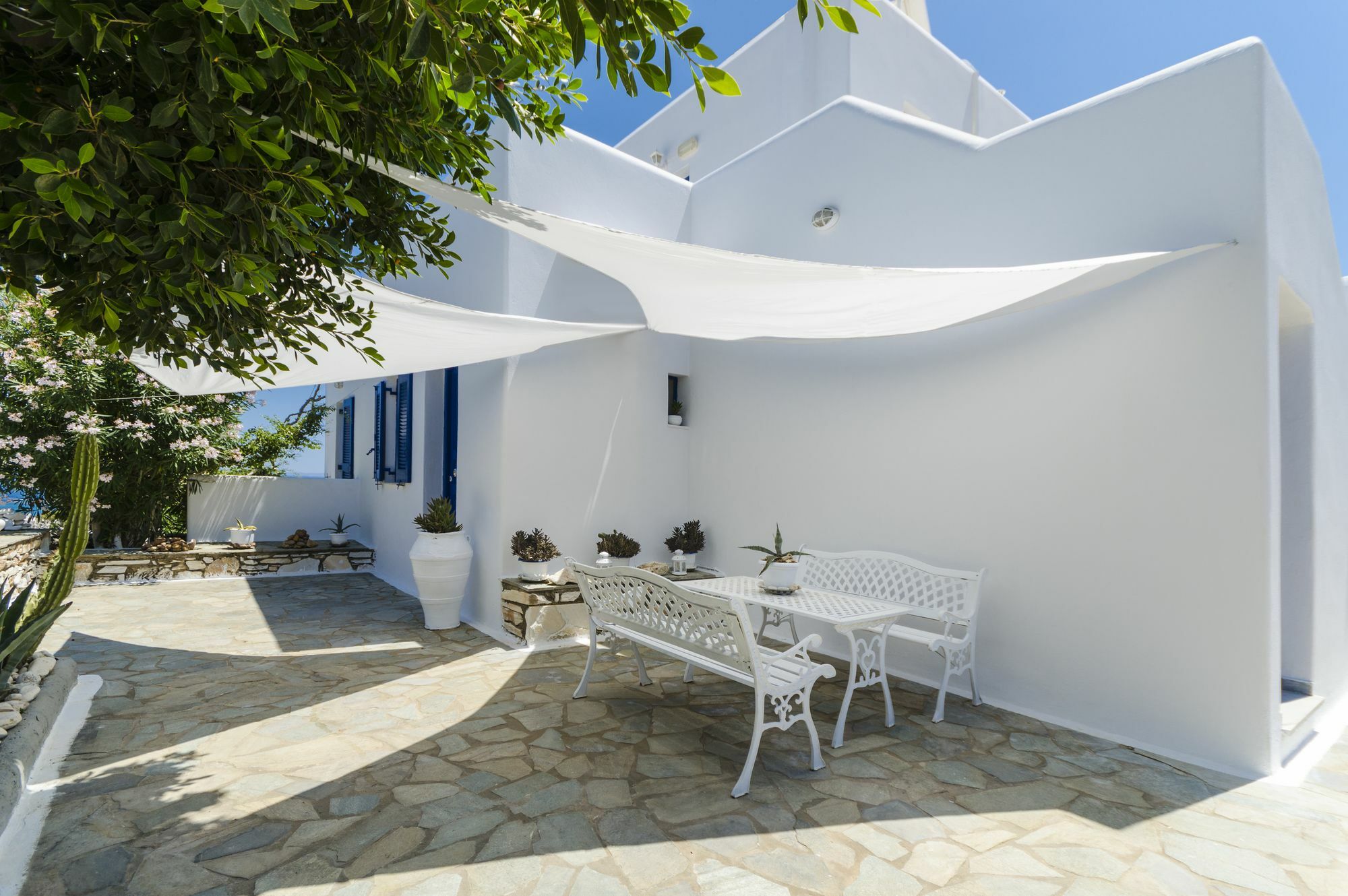 Dryades Family Hotel Drios Bagian luar foto