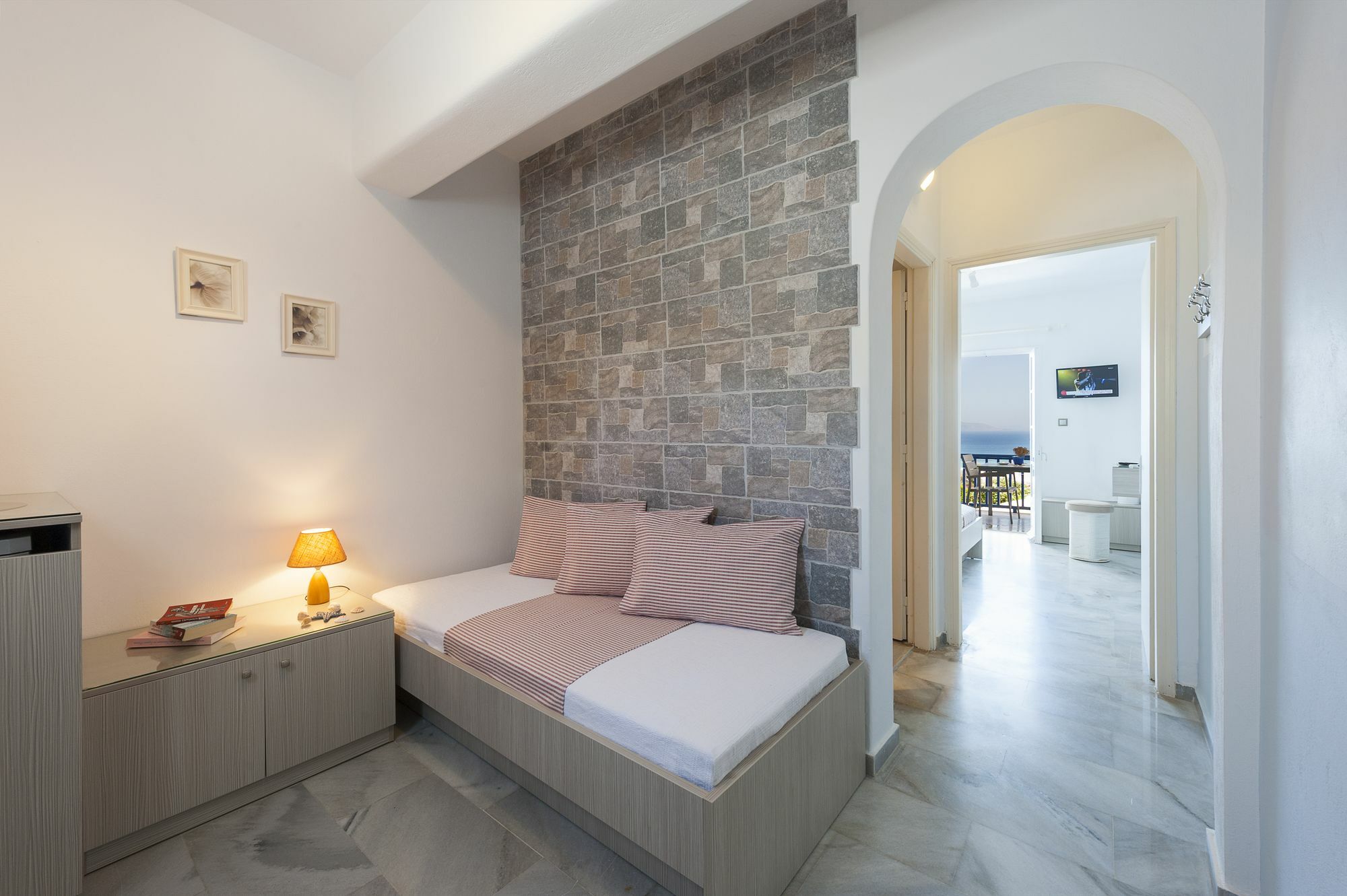 Dryades Family Hotel Drios Bagian luar foto