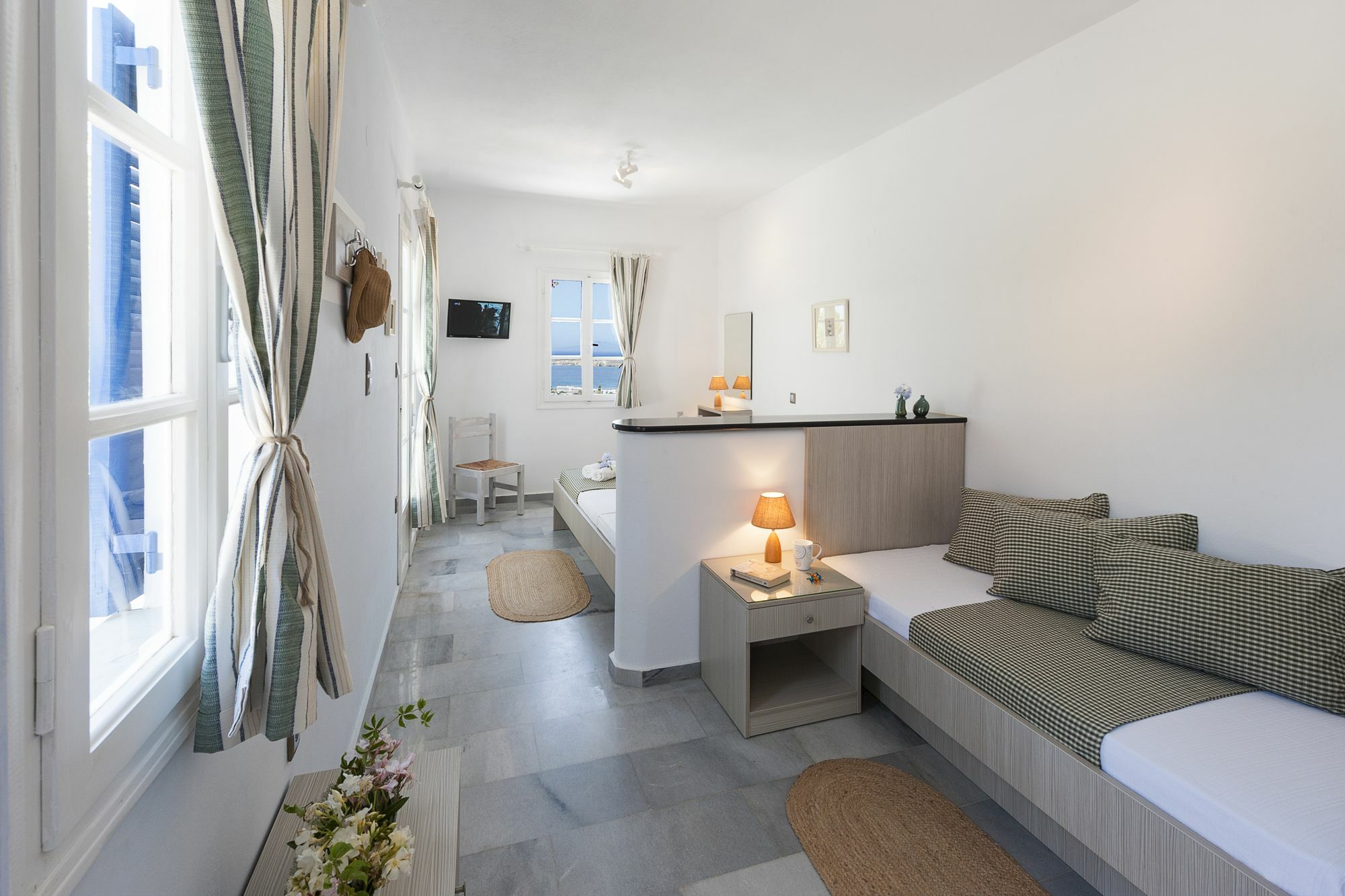 Dryades Family Hotel Drios Bagian luar foto
