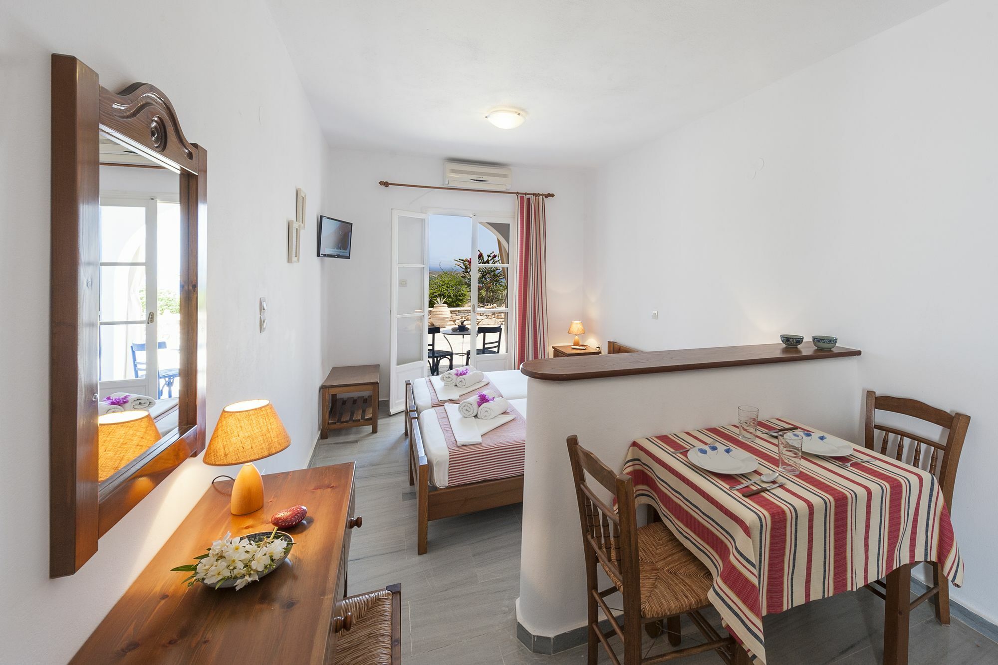 Dryades Family Hotel Drios Bagian luar foto