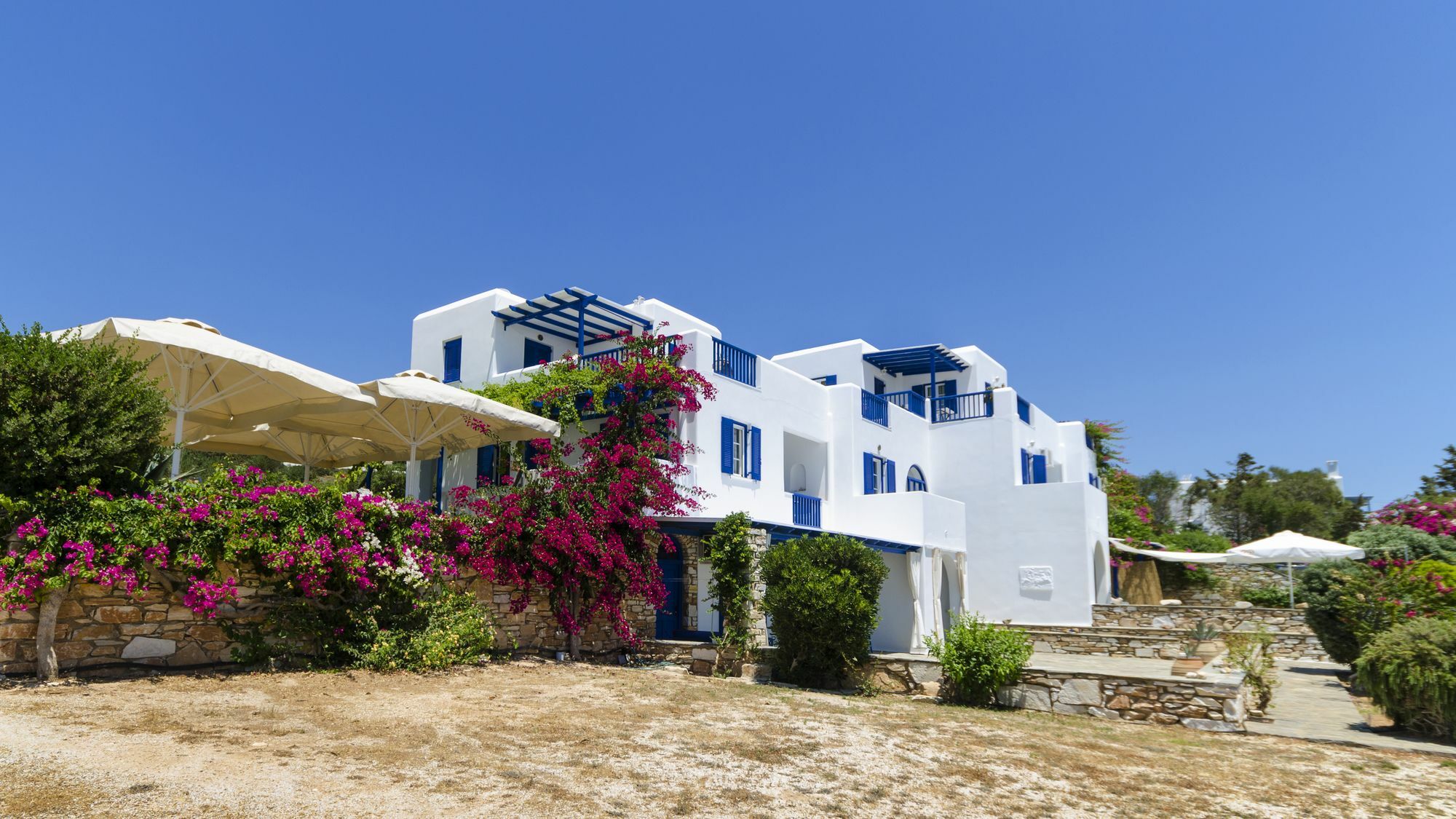 Dryades Family Hotel Drios Bagian luar foto